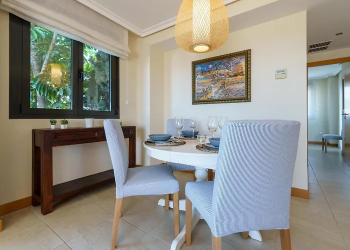 아파트 Sunset Seaview Corner With Pool - Happy 에스테포나